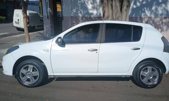 RENAULT SANDERO 1.0 TECH RUN 16V FLEX 4P MANUAL RENAULT SANDERO 1.0 TECH RUN 16V FLEX 4P MANUAL